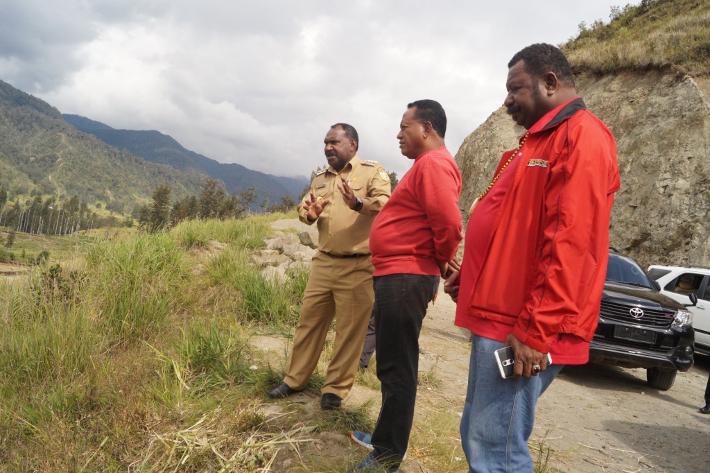Komarudin Watubun Salut Dengan Kemajuan Pembangunan di Kabupaten Puncak